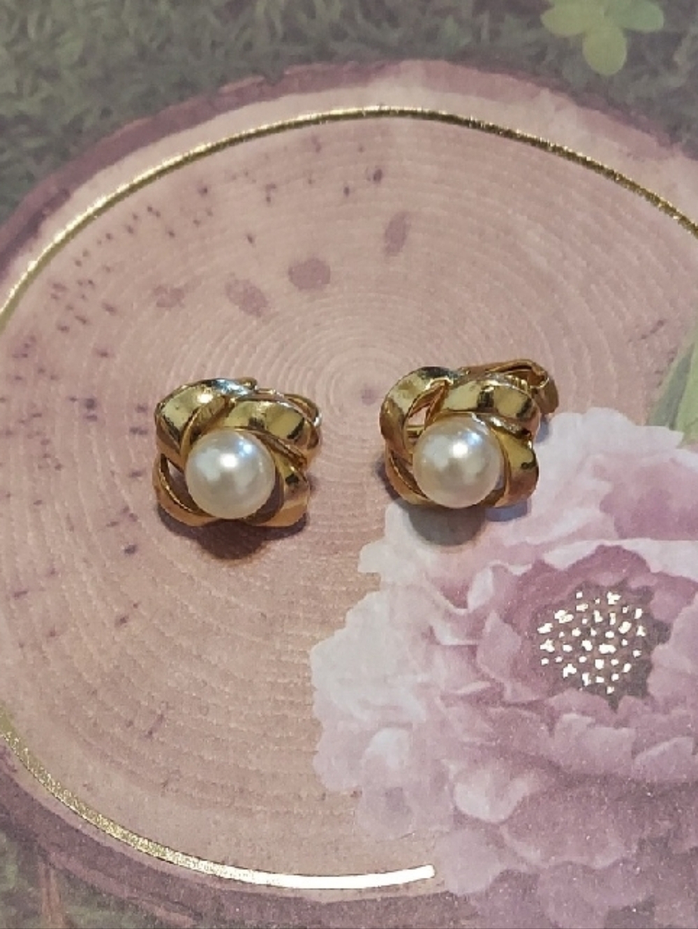 Classic Gold Pearl Clip-on Earrings - Elegant Women Jewelry